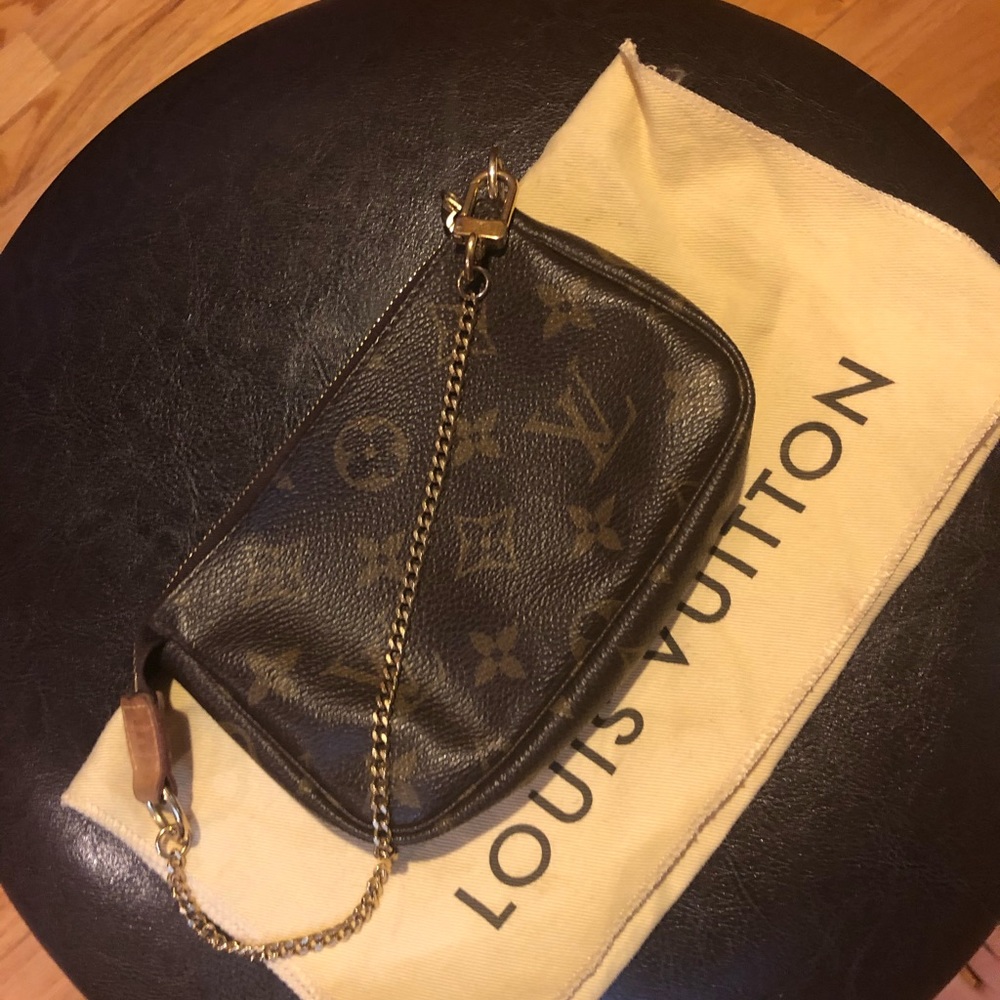 LV mini pochette accessoires